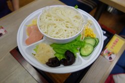 黄金酸汤招牌过桥米线