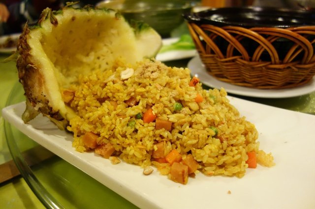 原只菠萝海鲜炒饭