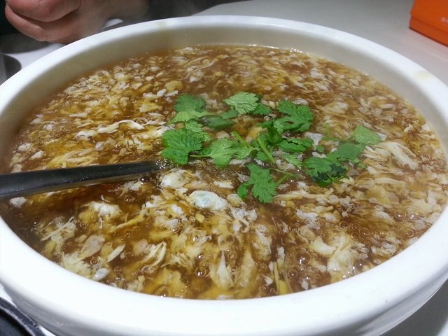 我妈一定要吃个汤羹，就点了这个，味道寡淡，食之无味，幸好价格不贵。