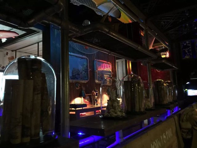 装修调调很昏暗