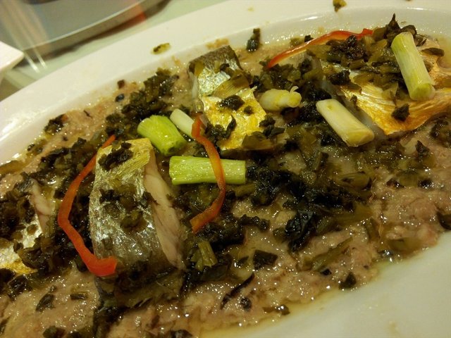 雪菜肉饼蒸大黄鱼