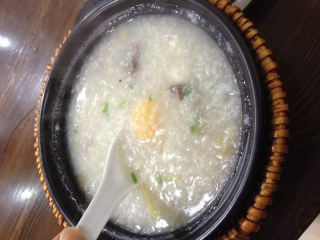 窝蛋牛肉粥