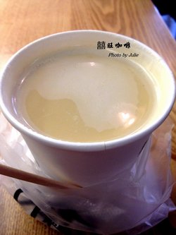 伴随着白桃的香甜，奶茶一点也不显得甜腻，恰到好处的口感，非常喜欢。