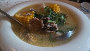 玉米炖腔骨