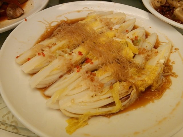 粉丝蒸娃娃菜：娃娃菜淋甜。粉丝入味。