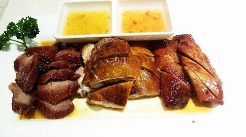 梅子酱真的好好吃， 很开胃的说， 烧味本身倒不怎么样， 最后梅子酱被我拿来蘸肠粉了