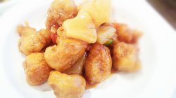 酸甜正好， 但是面粉太厚了、 菠萝当然是我包了， 夹了一块以为是肉谁知道是面粉...