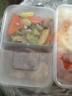 红烧粉条很好吃，胡萝卜烧肉片也不错，味美价廉。