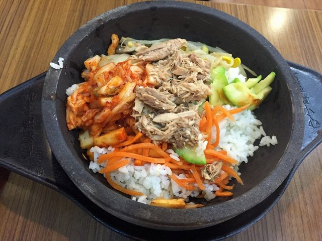 金枪鱼石锅拌饭