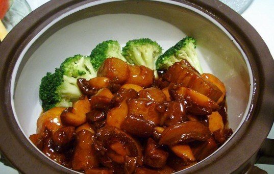 用鲍鱼的鲜味烘托肉肉的肥美！