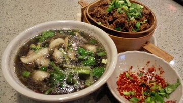 粉蒸牛肉，香菇汤