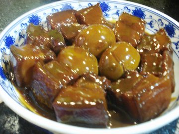 黑毛猪肉烩土鸡蛋