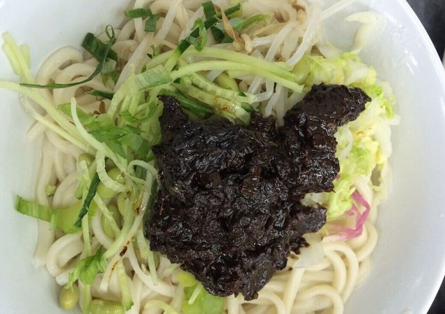 鸡蛋炸酱面