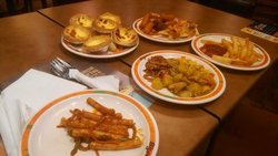 蛋挞 薯条 辣年糕 各种美食自助