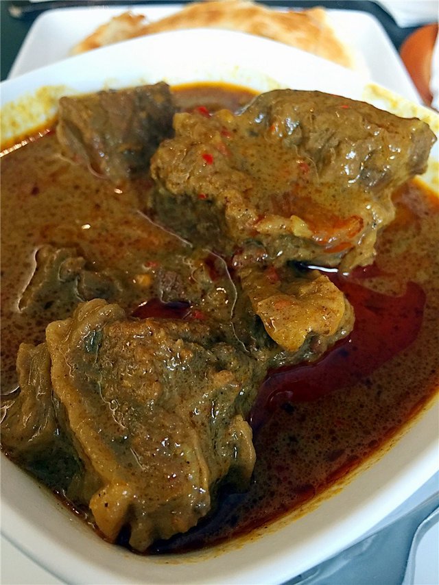 咖喱牛腩配烤饼