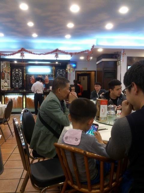 装修一直就是这摸样,老式酒楼吧属于。