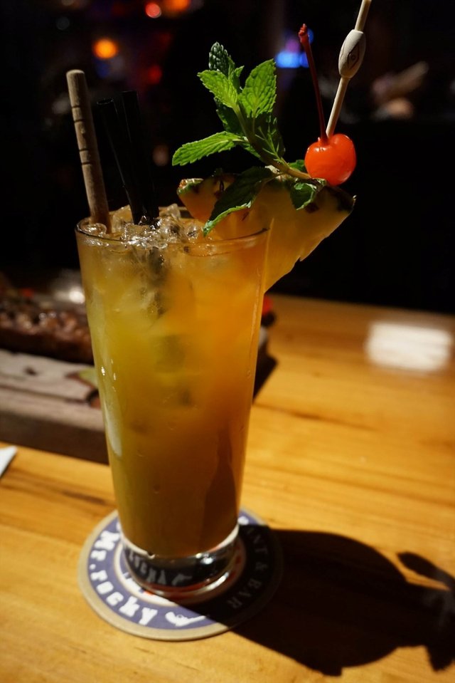 杂果鸡尾酒的味道，不过浓度几高。
