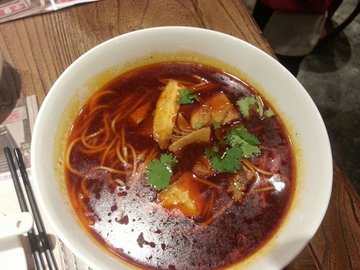 香辣牛杂米线