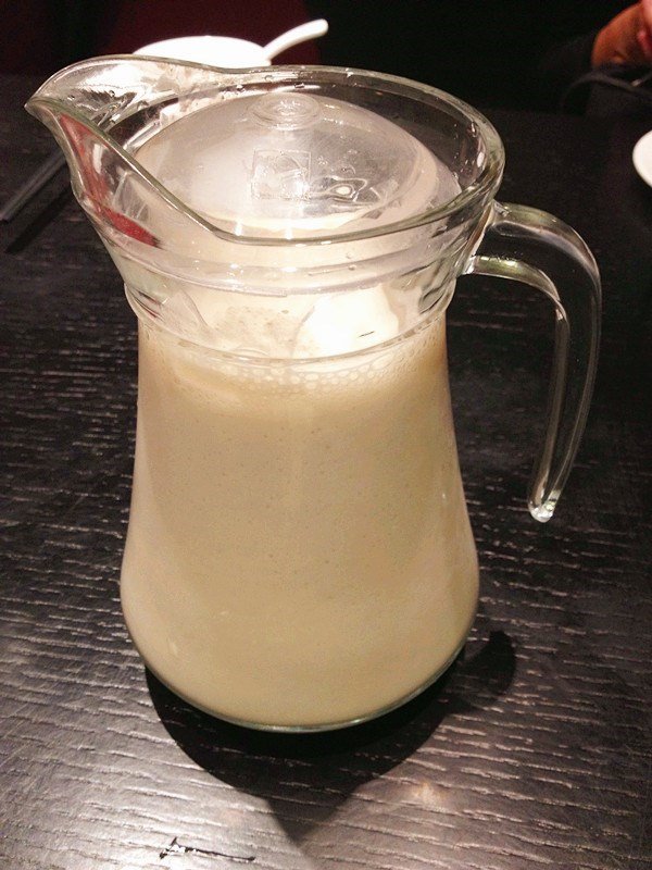 鲜榨香蕉牛奶