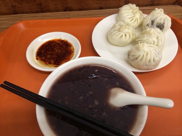 猪肉三鲜包子