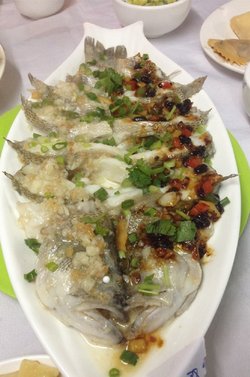 榄菜豆豉蒸鲥鱼