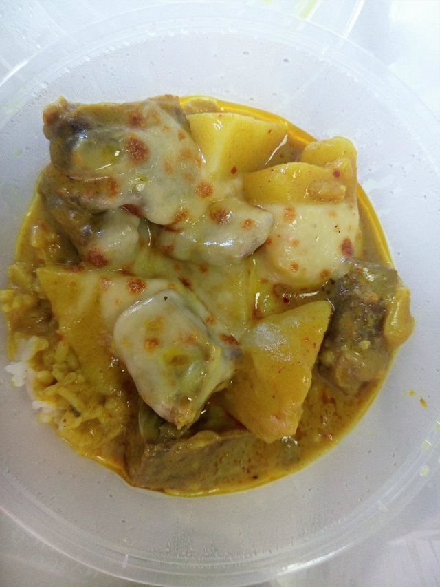 椰汁咖喱牛腩焗饭