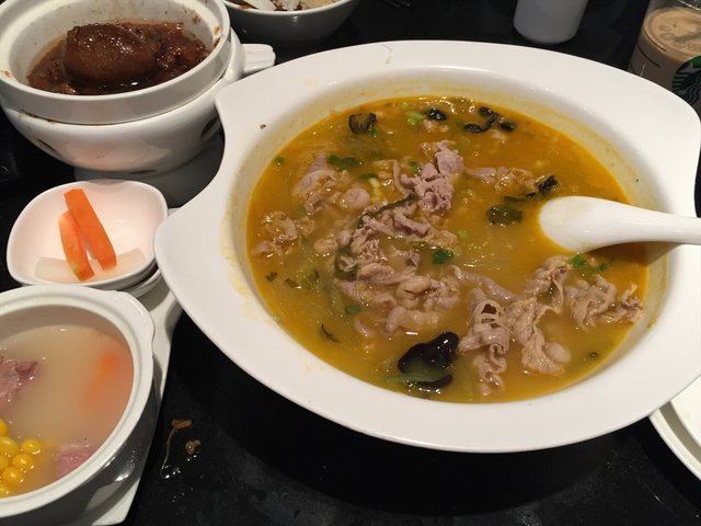 酸汤肥牛