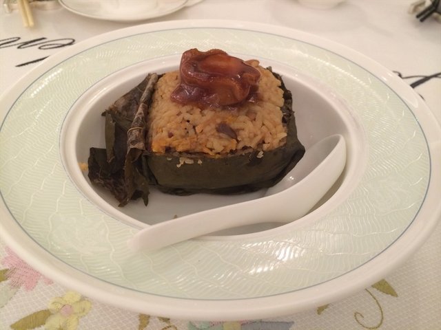 原只鲍鱼荷叶饭