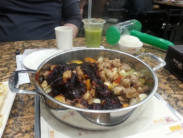 焖冰鲜鸡腿锅
