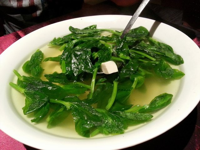豌豆尖豆腐汤