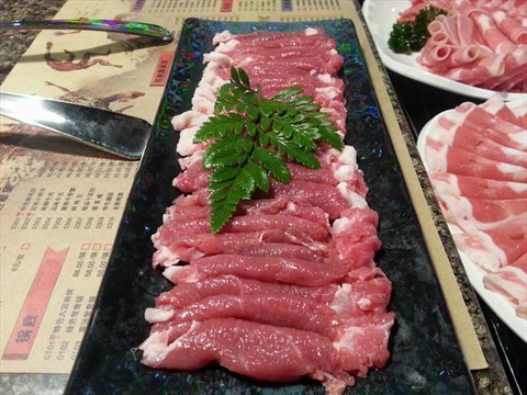 手切鲜羊肉 - 朝外大街的赛道火锅运动主题餐厅)