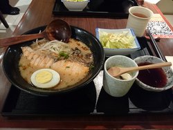 极鲜三文鱼浓郁拉面套餐