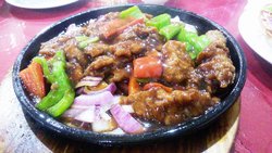 很嫩的牛肉啊，牛肉也蛮多的，酱汁甜甜的好吃