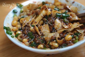 豌豆杂酱刀削面