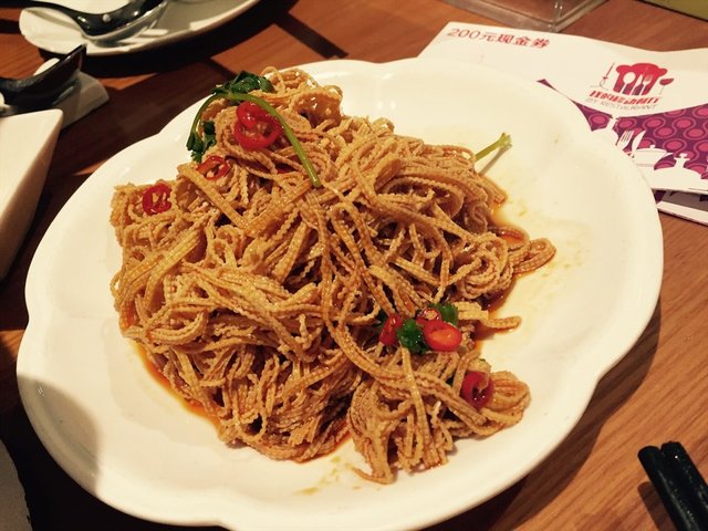 作为一道凉菜,分量真的很多,而且辣椒油很香。