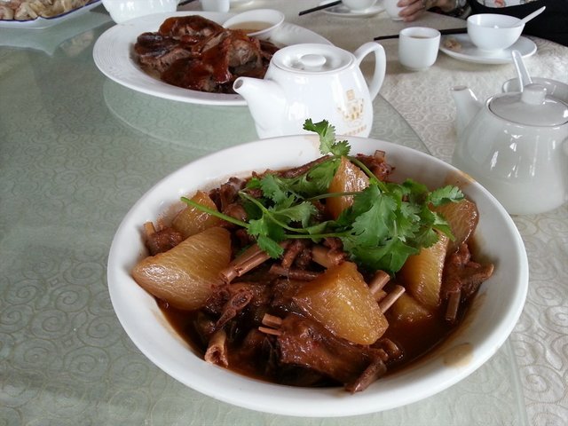 焖鹅掌亦
