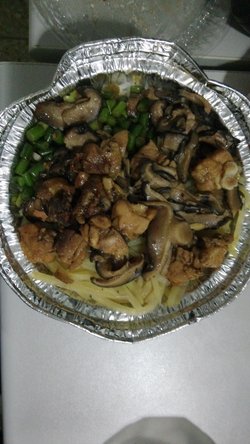 香菇炖鸡煲仔饭