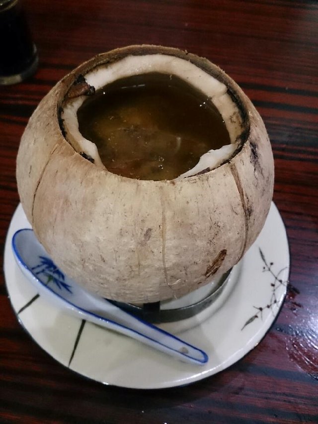 原只椰子炖竹丝鸡