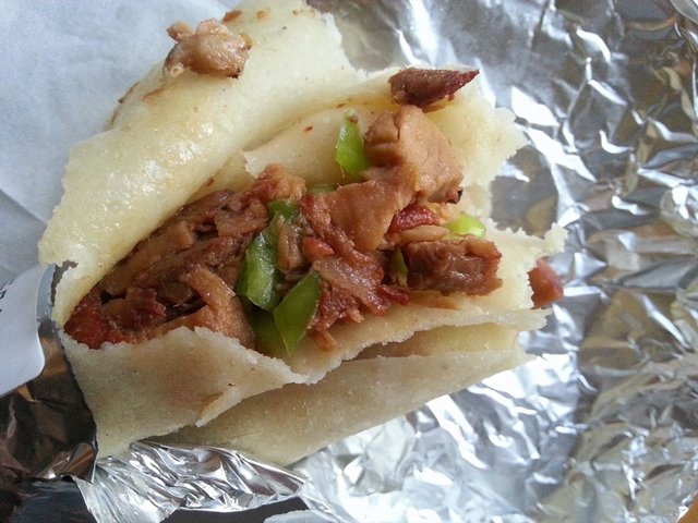 飘香肘子卷饼
