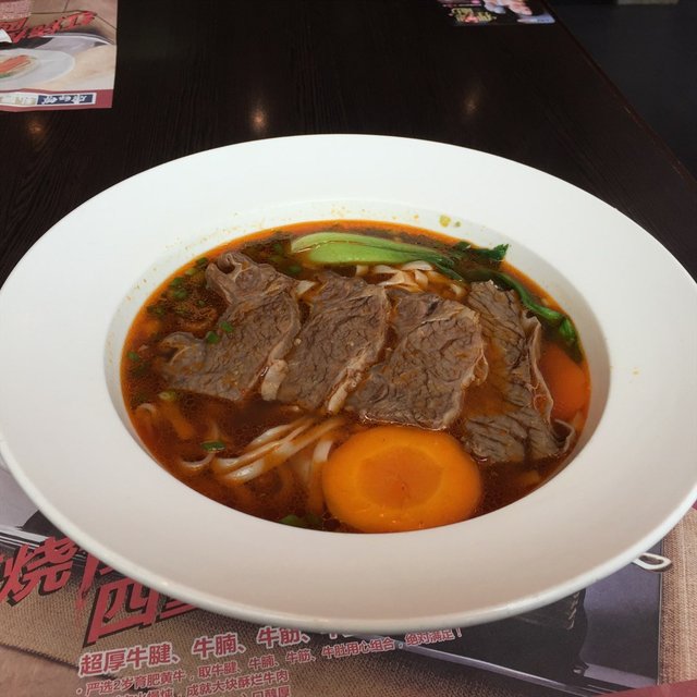金牌红烧牛肉面  37元