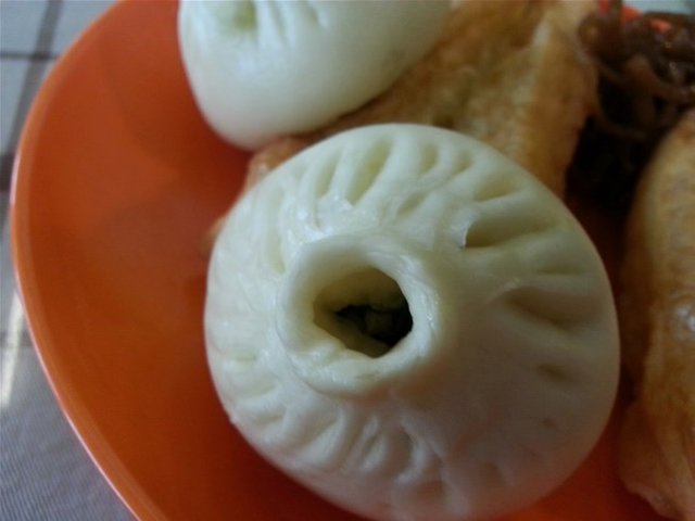 鸡蛋白菜包子