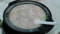 椰汁茨实芋头煲