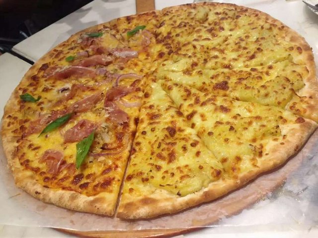 榴莲拼培根匹萨