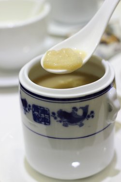有花胶、竹笙、响螺等，至少比佛跳墙实惠