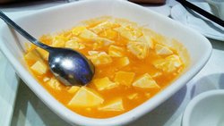 咸蛋黄沙沙的口感配上嫩豆腐，空口吃都很不错。