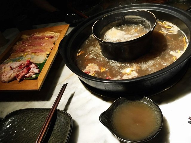菌王奇香锅