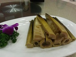 手剥嫩笋