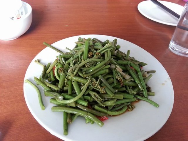 凉拌蕨菜
