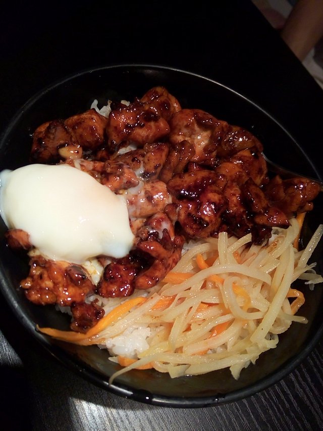 温泉蛋鸡肉饭