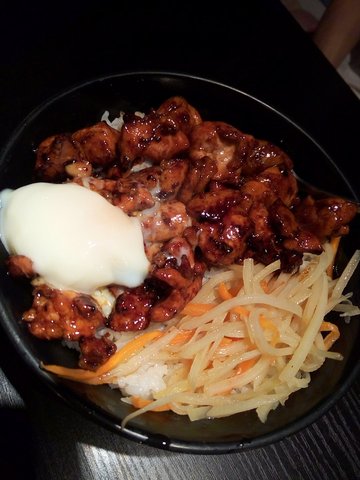温泉蛋鸡肉饭